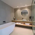 Aquahouse Hotel *