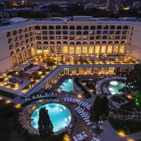 Aquahouse Hotel *