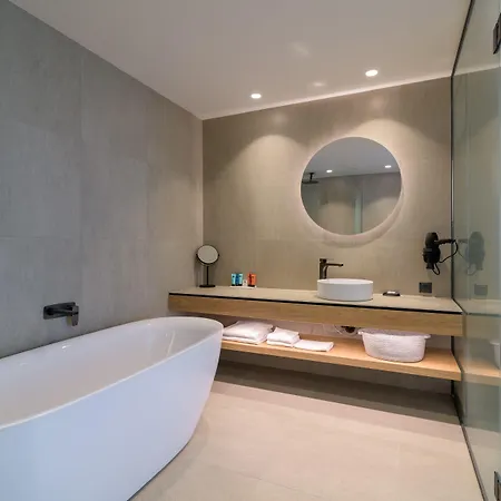 Aquahouse Hotel *